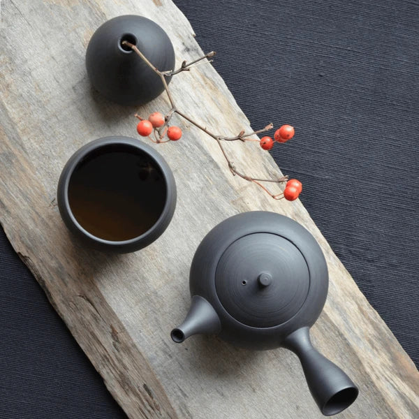 SALIU - Black Tokoname Yunomi Tea Cup -RYO- 湯呑み 凌