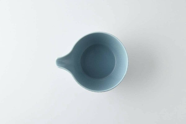 小田陶器:さざなみデザイン磁器注ぎ口付きボウル(ダークブルー) 小田陶器さざなみ片口小鉢(ブルーグレー)