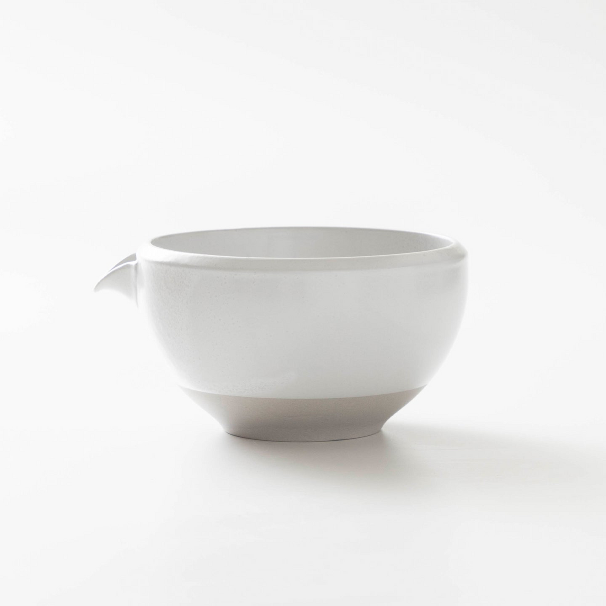 ORIGAMI「Kai - 片口」絹ホワイト - 美濃焼 磁器製片口抹茶碗