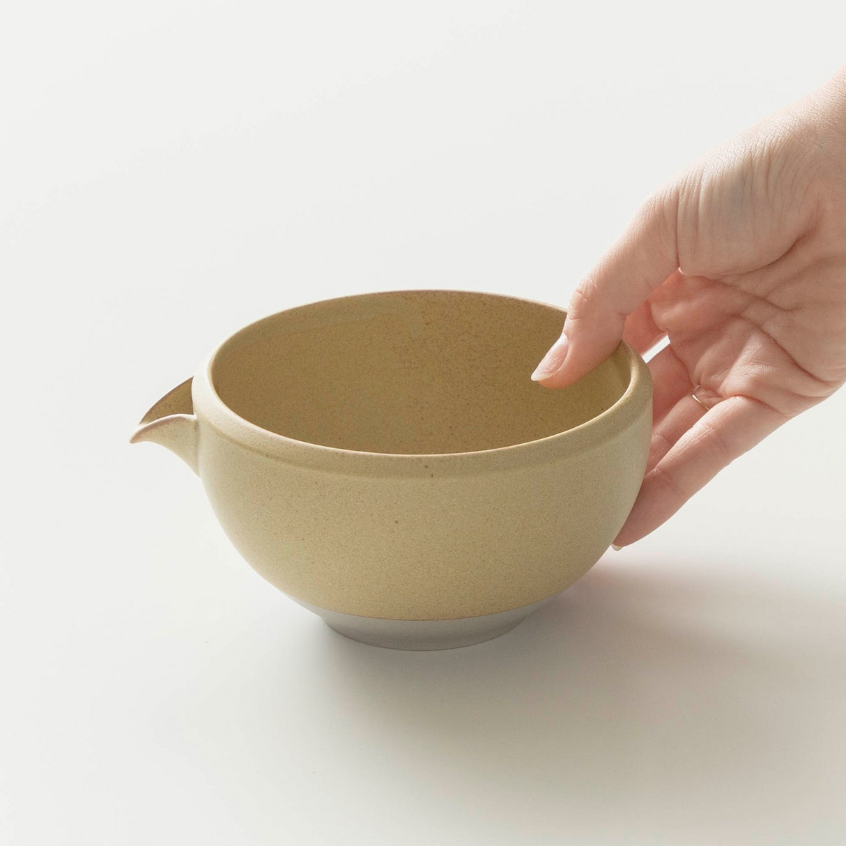 ORIGAMI「Kai - 片口」和良ブラウン - 美濃焼 磁器製片口抹茶碗