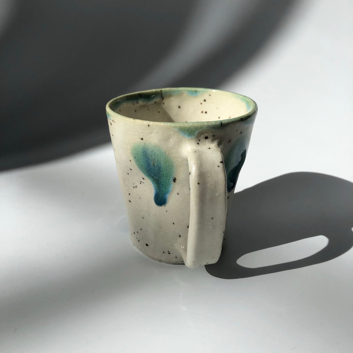 Hiroshi Hirai: Heart Shaped Mug Cup, Green Accents - yumenet.live