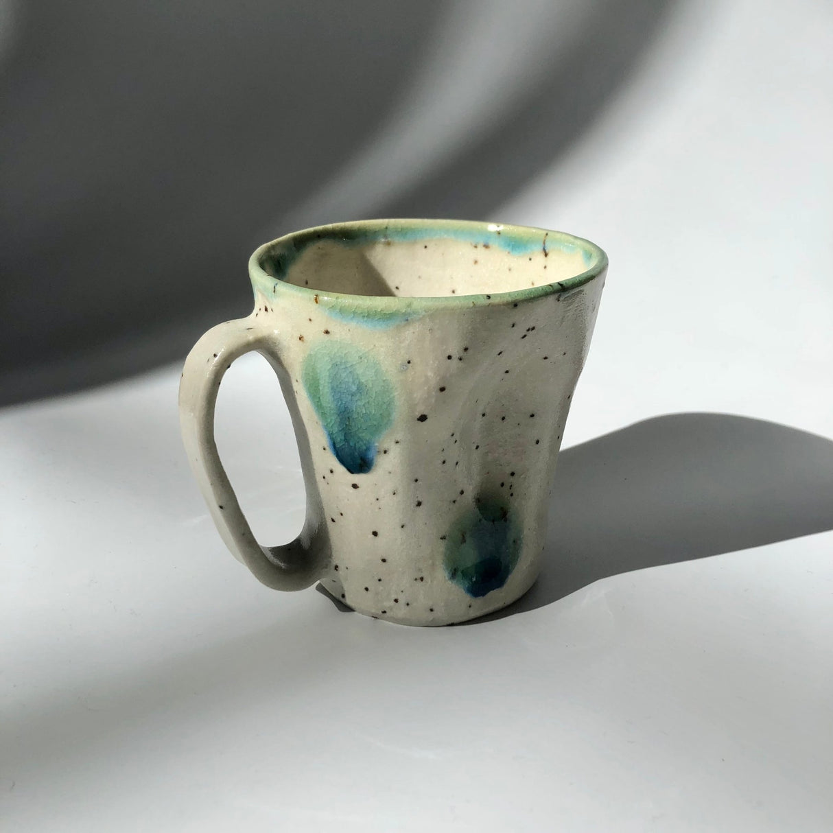 Hiroshi Hirai: Heart Shaped Mug Cup, Green Accents - yumenet.live