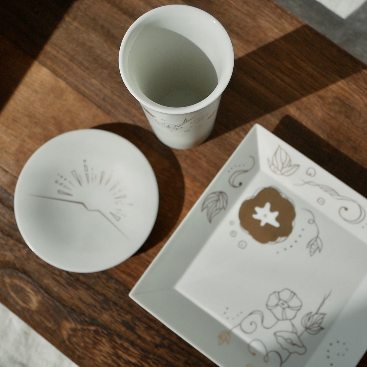 Kamigata Ryugi: Haiku Series Plate Set, Gold - yumenet.live