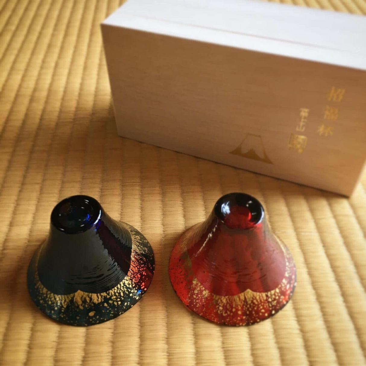 Kimoto Glass: a pair of Shofukuhai Mt.Fuji Deep Blue and Gold Red (65ml) - yumenet.live