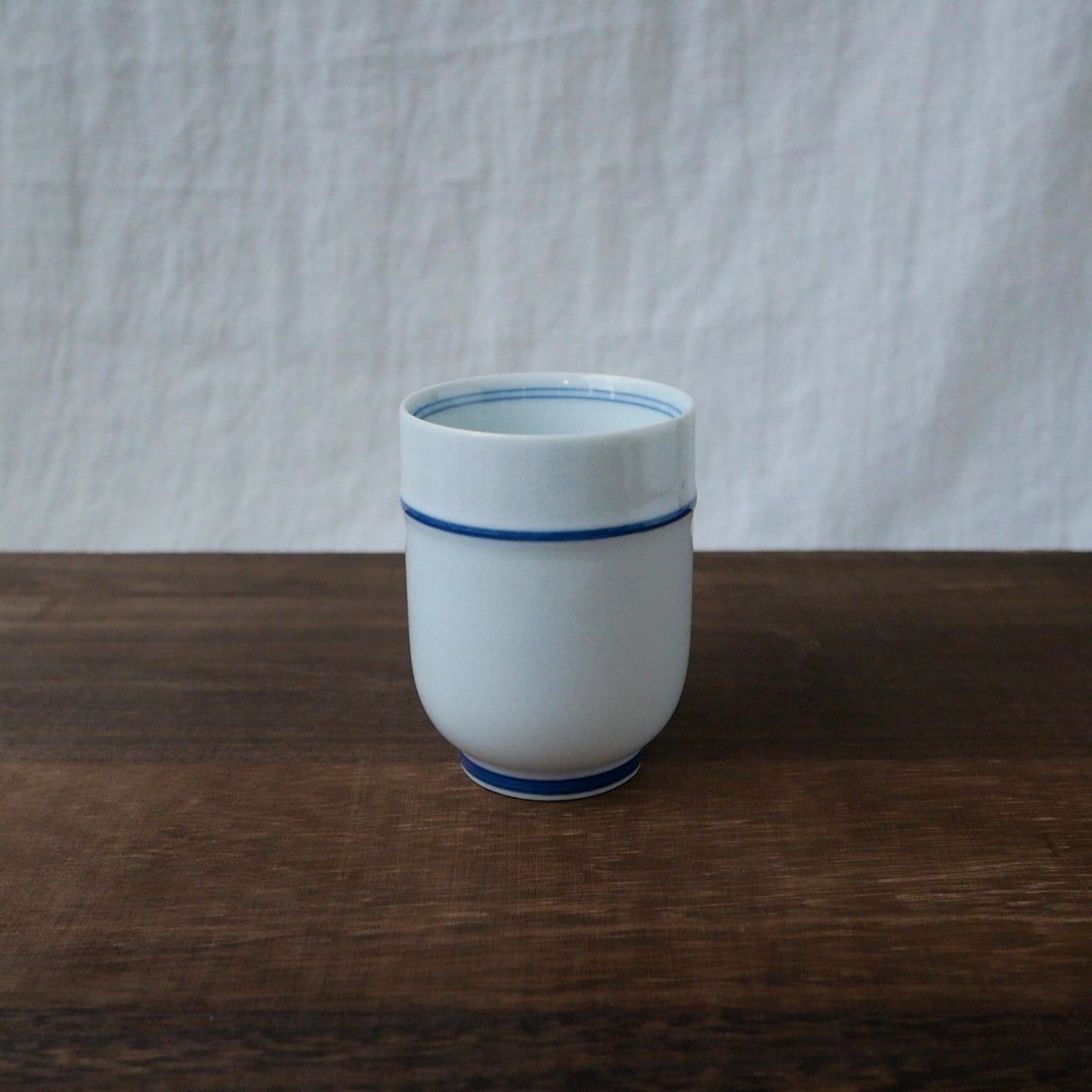 Saikai Ceramics: Blue Trim, White Porcelain Yunomi Tea Cup with Blue Accents 150 ml - yumenet.live
