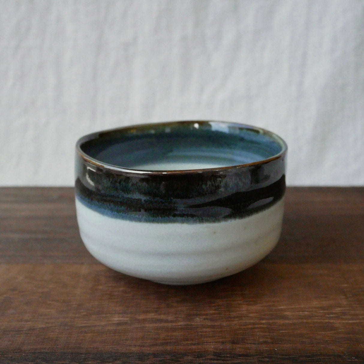 Yamaki Ikai M2034: Toho Blue Yohen Matcha Tea Bowl 唐峰紺窯変抹茶碗 - yumenet.live