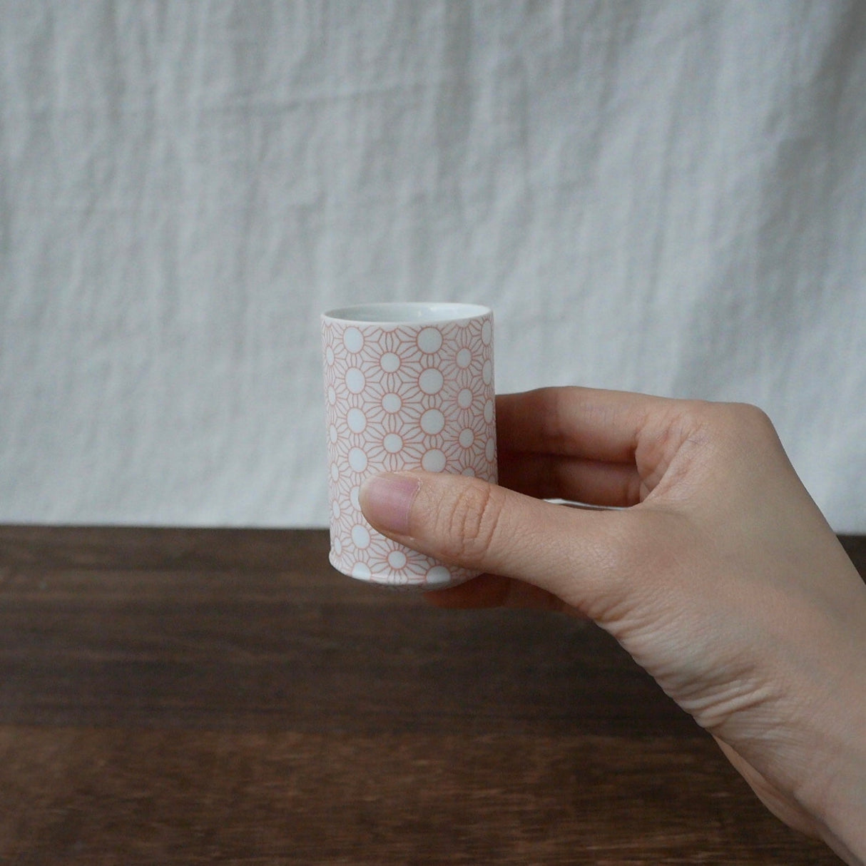 Yamani - Miyama Tableware: Sasasa Guinomi Shot Glass 6-Piece Set with Wooden Gift Box - yumenet.live