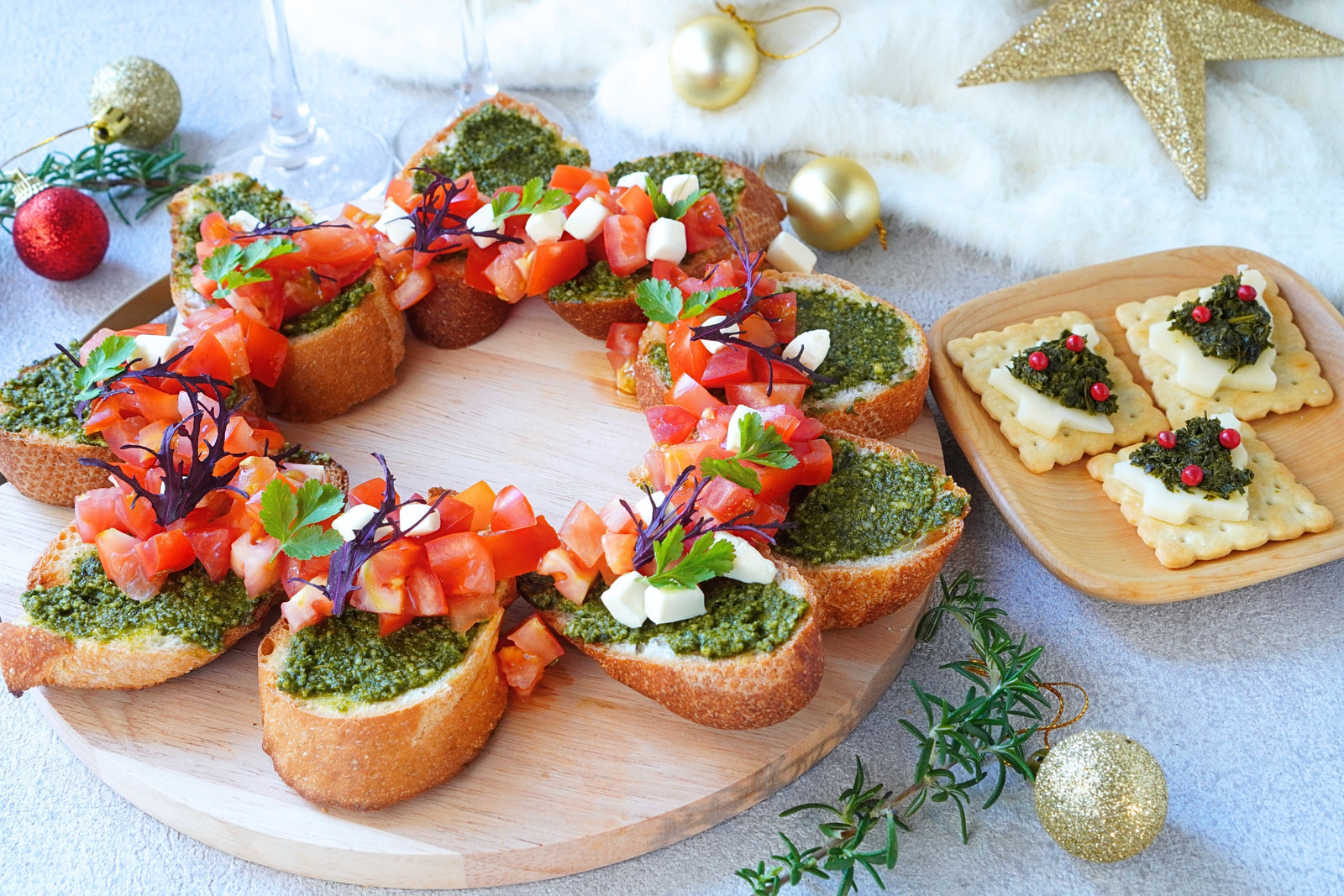 Christmas appetisers with green tea leaves by yumenet.live