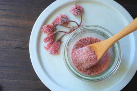 sakura pink salt on a plate by yumenet.live