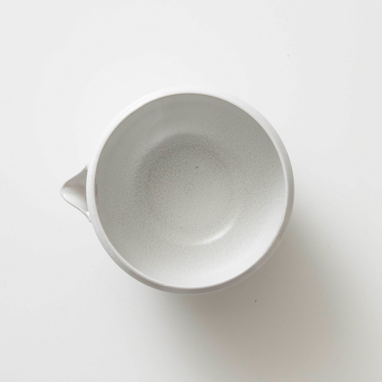 ORIGAMI「Kai - 片口」絹ホワイト - 美濃焼 磁器製片口抹茶碗 