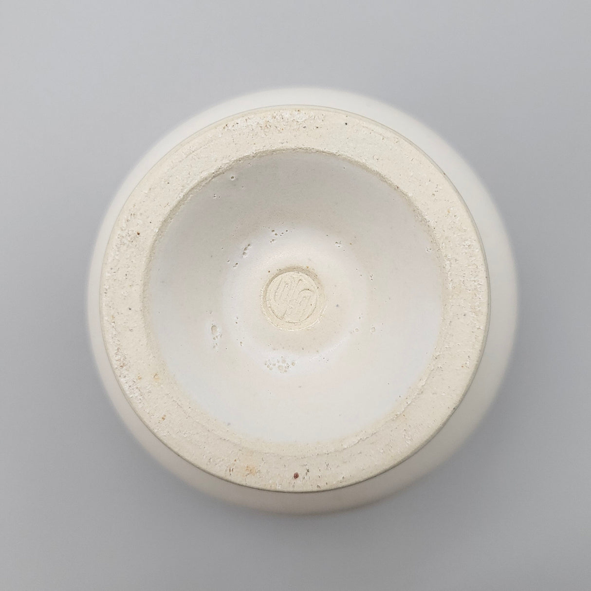 Emui × YUNOMI / HAKU Goblet（Handmade Ceramic / 桐箱入りユノミオリジナル）bottom