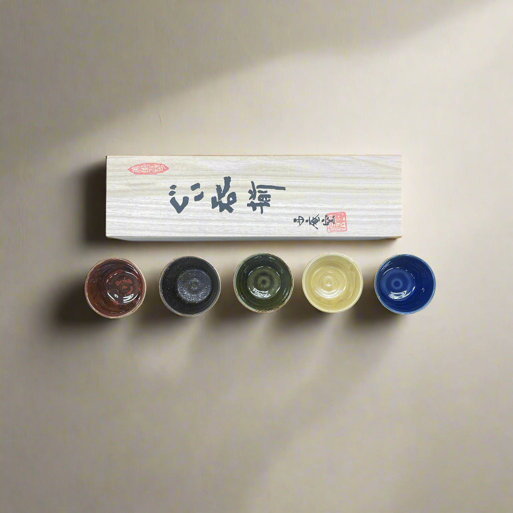 青安窯：彫絵美濃焼 ぐい呑み 5個セット 木箱付き 削ぎ五様 ぐい呑揃え