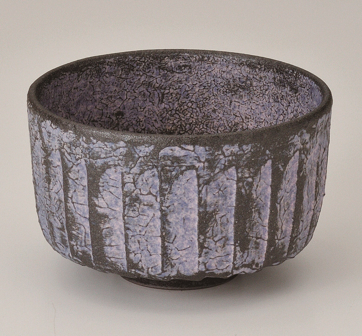 Yamaki Ikai: W208 Kiyomizu-yaki Matcha Tea Bowl 【抹茶碗/清水焼】抹茶盌　紫釉そぎ紋