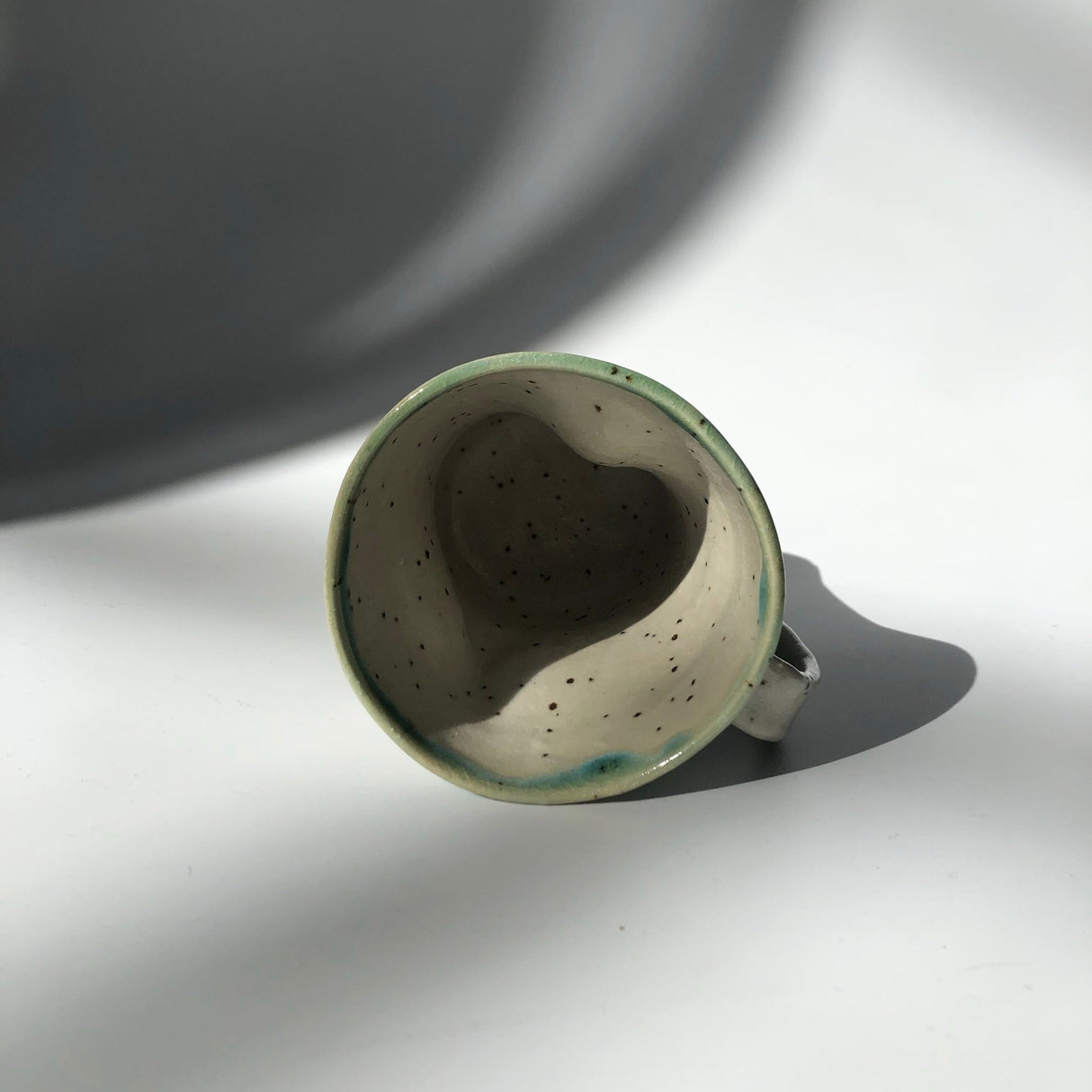 Hiroshi Hirai: Heart Shaped Mug Cup, Green Accents - yumenet.live
