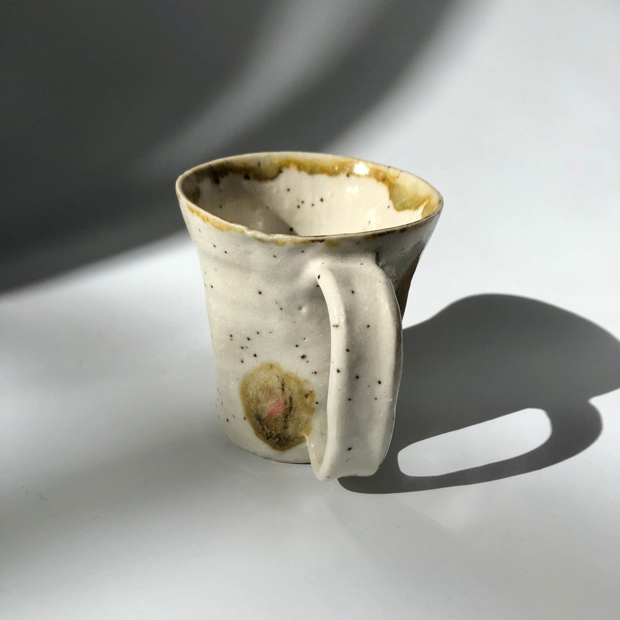 Hiroshi Hirai: Heart Shaped Mug Cup, Yellow Accents - yumenet.live