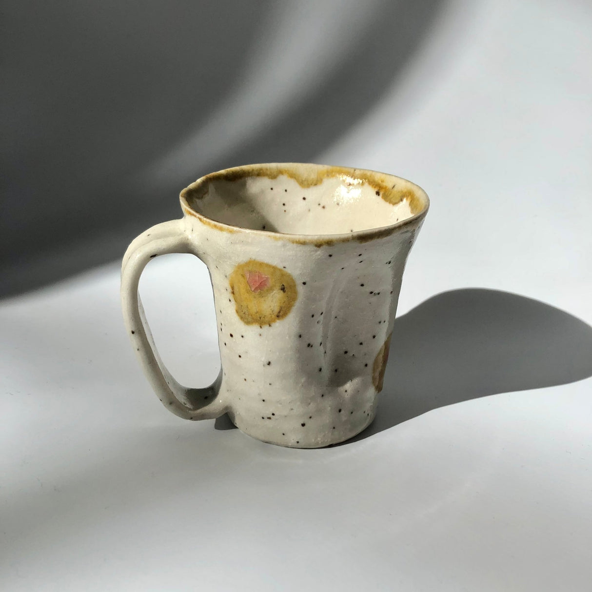 Hiroshi Hirai: Heart Shaped Mug Cup, Yellow Accents - yumenet.live