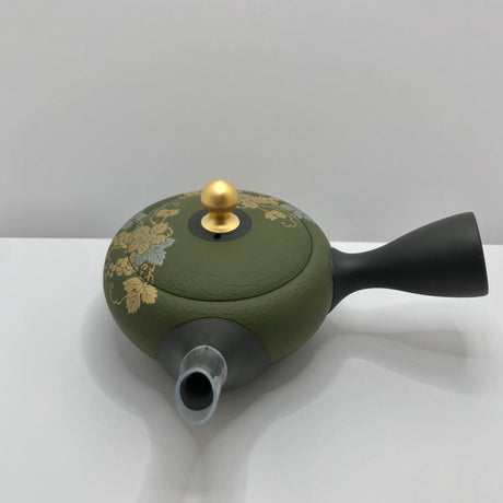 Isobe Ceramics se107: Tokoname Kyusu Golden Grapes Motif by Shouhou 250 ml 金葡萄 - yumenet.live