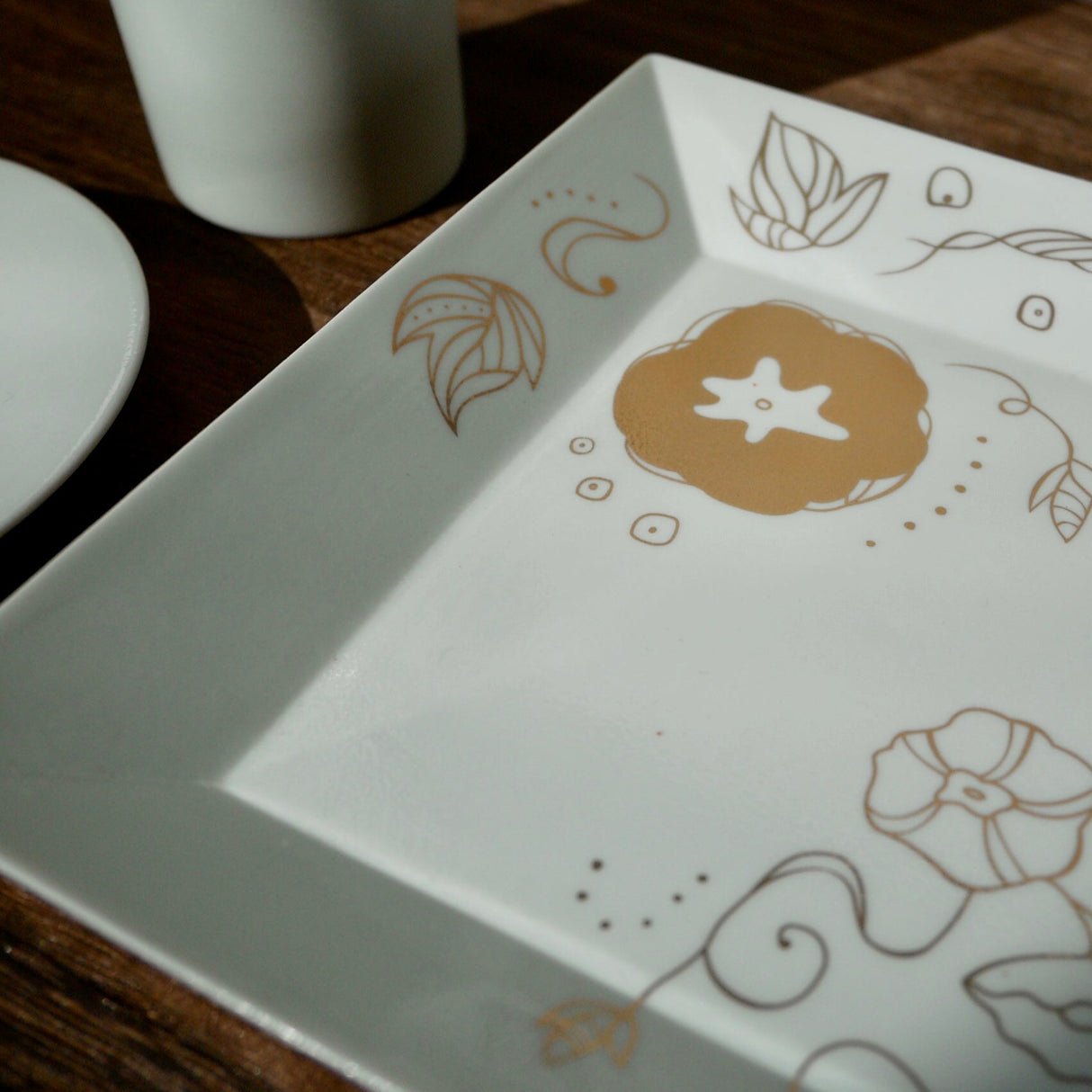 Kamigata Ryugi: Haiku Series Plate Set, Gold - yumenet.live