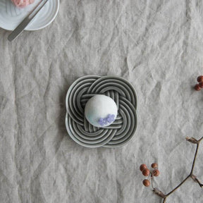 Oda Pottery: Wagashi Plate Gray (10.5 cm) - yumenet.live