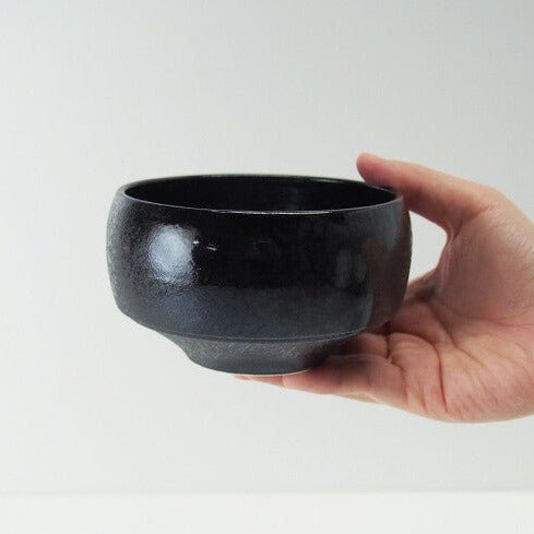 Saikai Ceramics: Hakuwan - Wabikuro, Black Porcelain Matcha Bowl with Gift Box - yumenet.live
