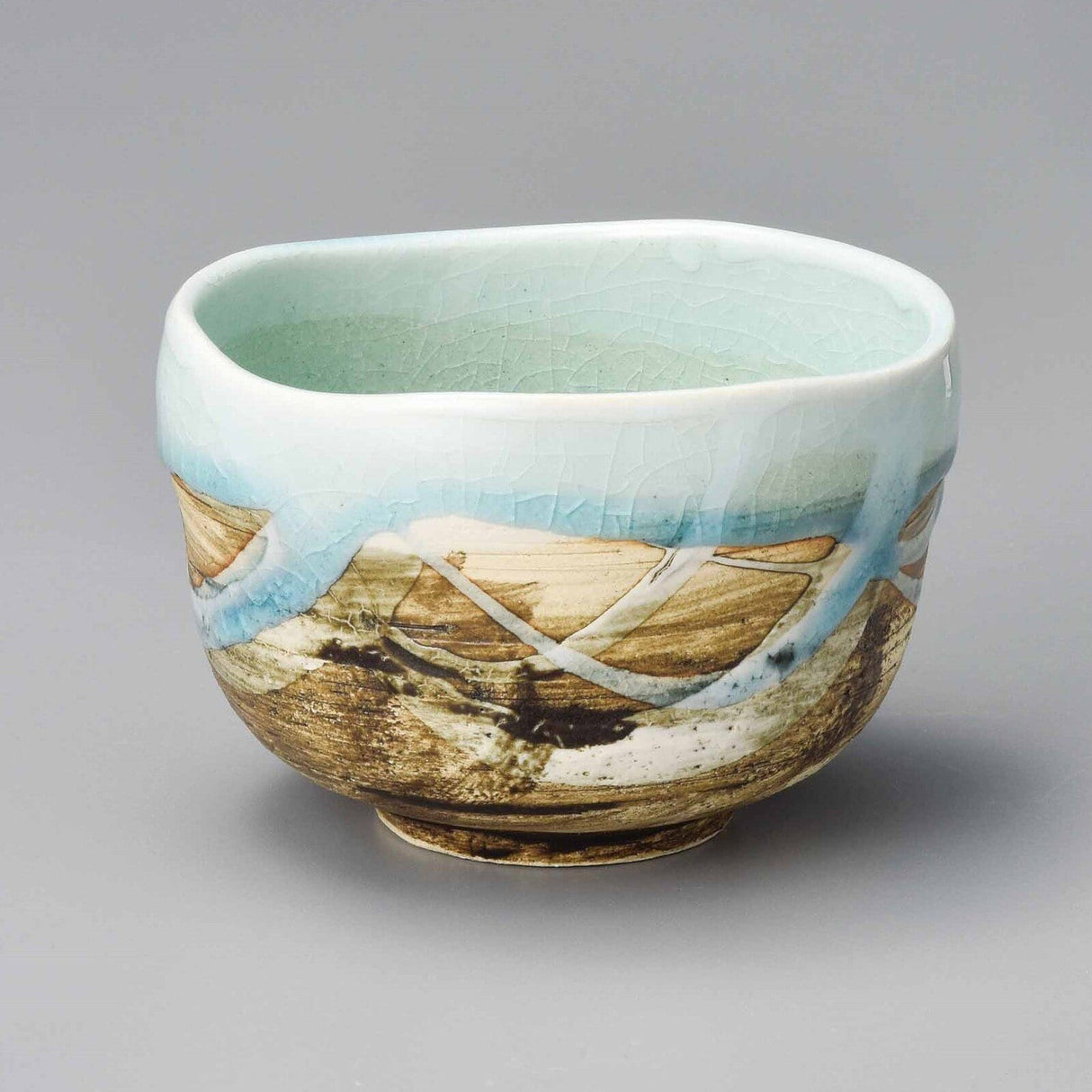 Yamaki Ikai M1411: Retro Blue and White Minoyaki Matcha Tea Bowl (Kakurin Ceramics) 【抹茶碗】カク林青白彩小抹茶 - yumenet.live
