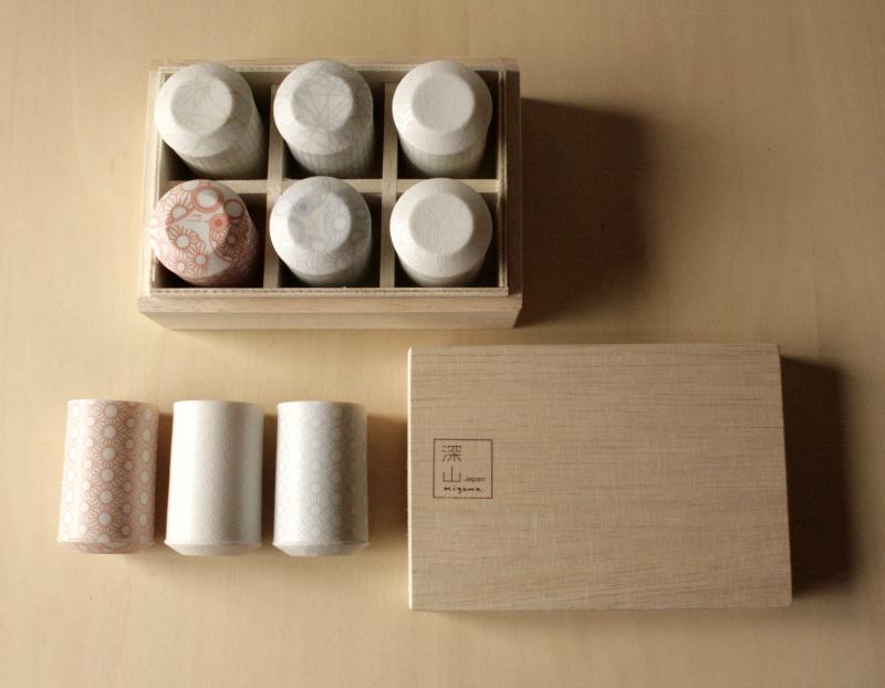 Yamani - Miyama Tableware: Sasasa Guinomi Shot Glass 6-Piece Set with Wooden Gift Box - yumenet.live