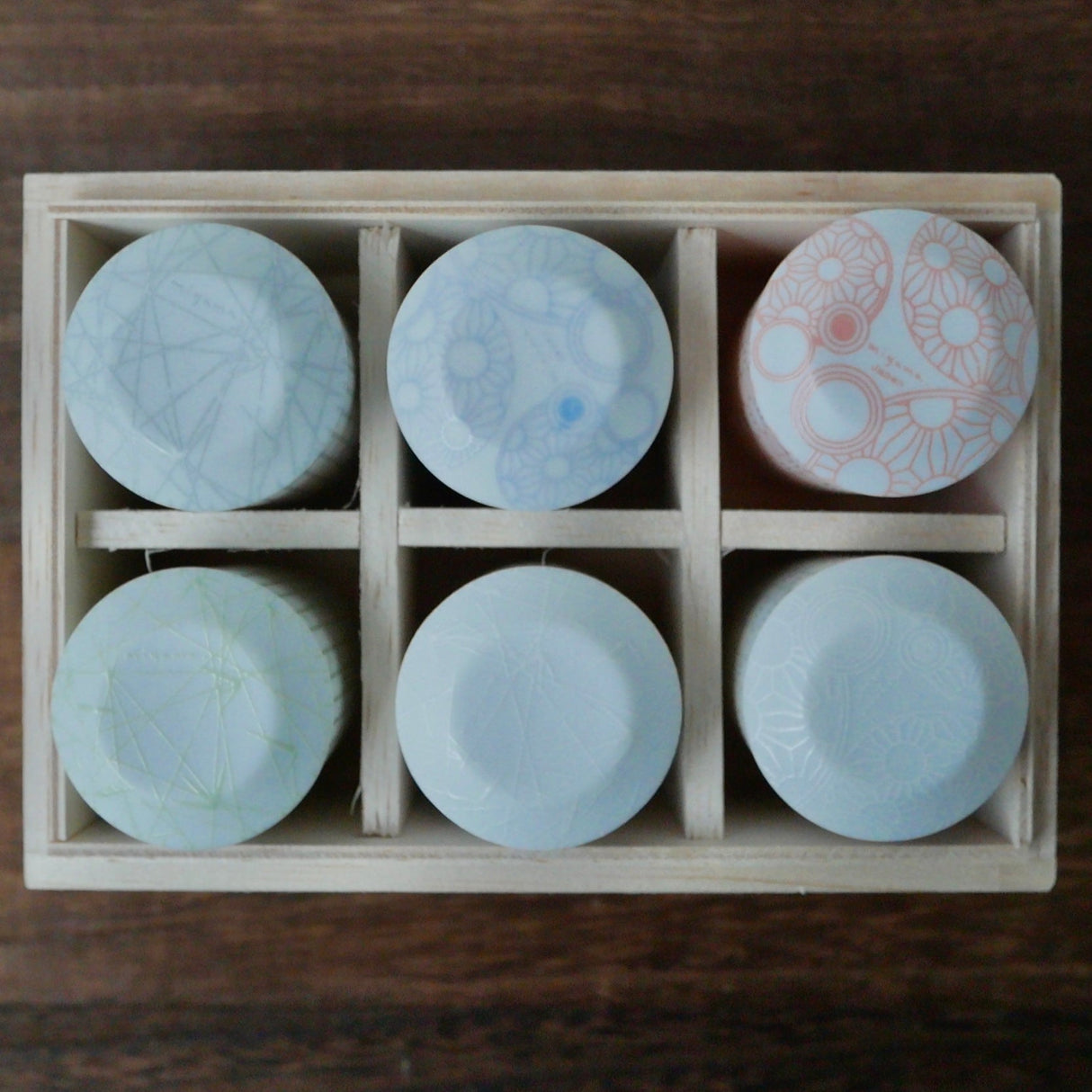 Yamani - Miyama Tableware: Sasasa Guinomi Shot Glass 6-Piece Set with Wooden Gift Box - yumenet.live