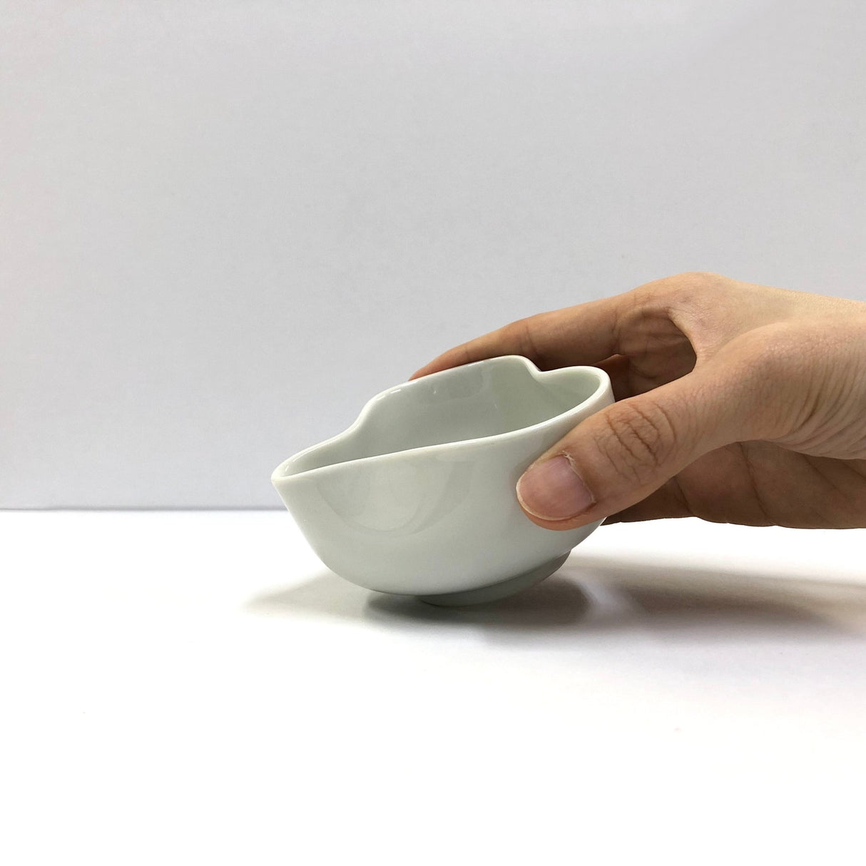 Yamatane: Tea Professional's White Porcelain Cooling Bowl, Yuzamashi - yumenet.live