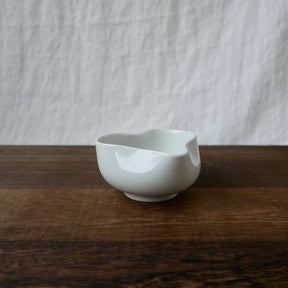 Yamatane: Tea Professional's White Porcelain Cooling Bowl, Yuzamashi - yumenet.live