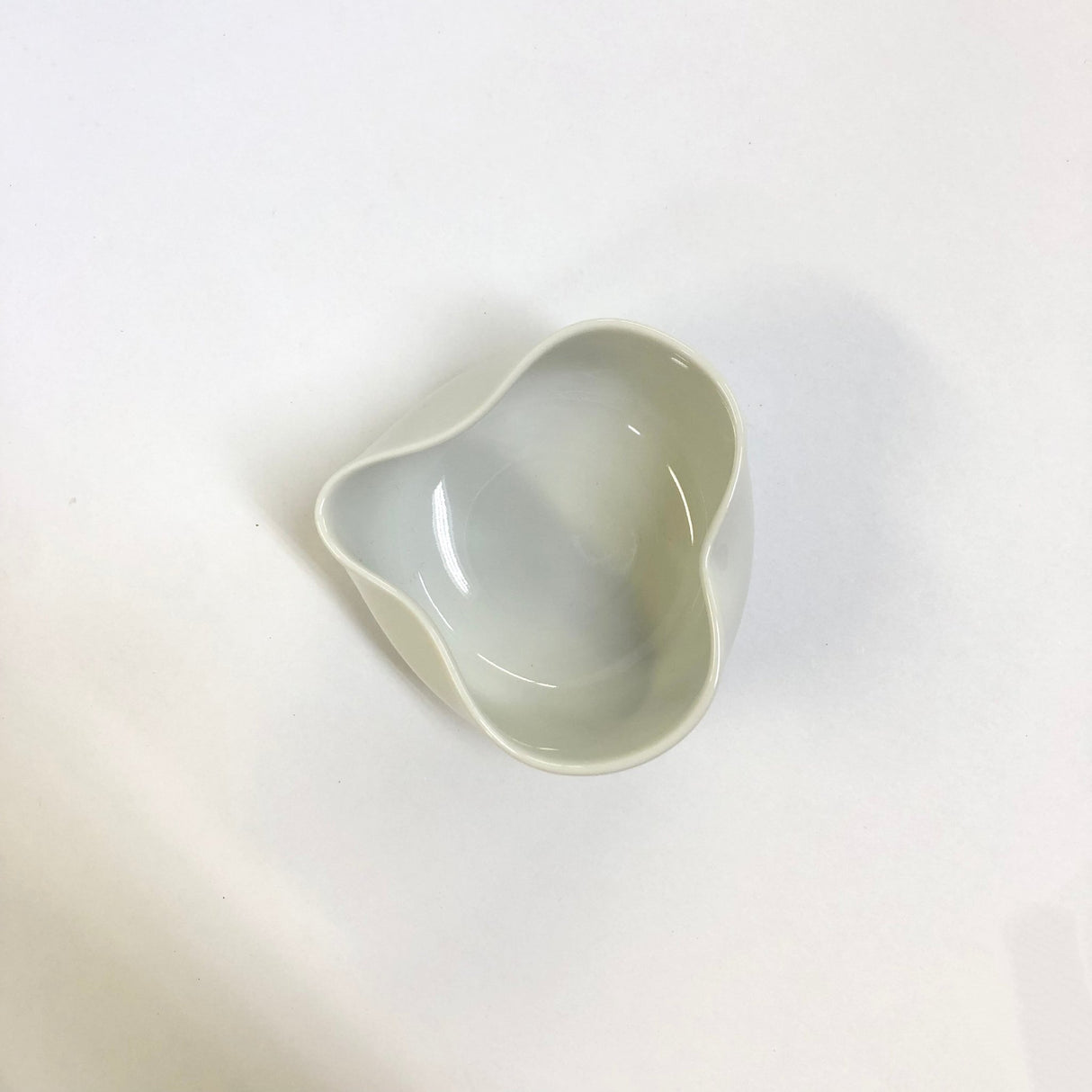 Yamatane: Tea Professional's White Porcelain Cooling Bowl, Yuzamashi - yumenet.live