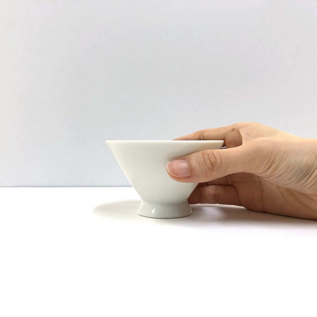 Yamatane: Tea Professional's White Porcelain Tea Cup - Asagao - yumenet.live